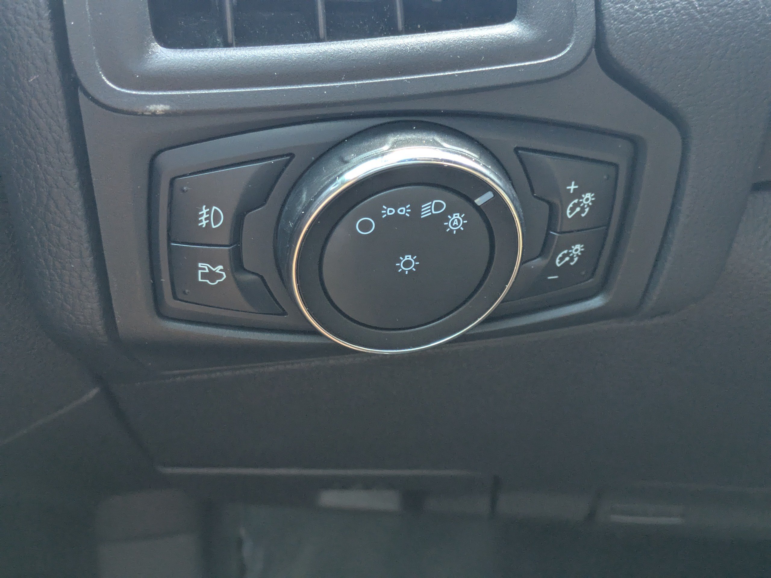 Used 2014 Ford Focus SE w/ SE Sport Package FWD image 19