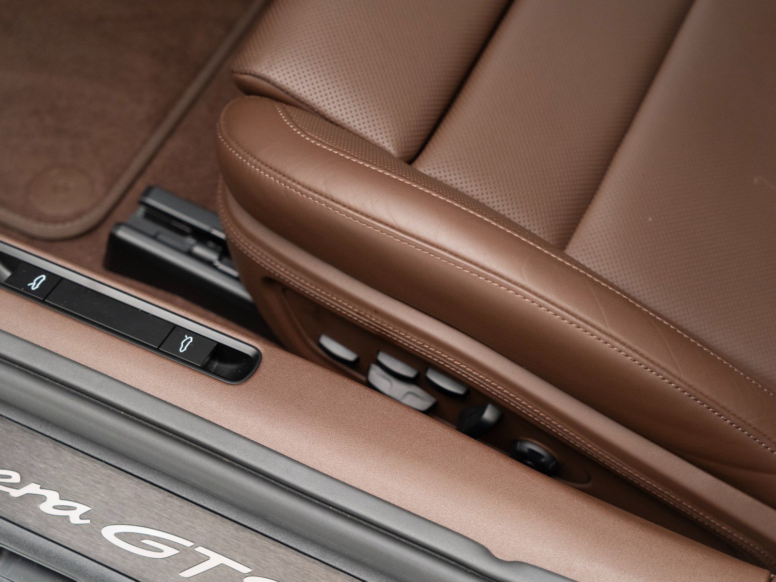 Certified 2025 Porsche 911 Carrera 4 GTS AWD/4WD image 16