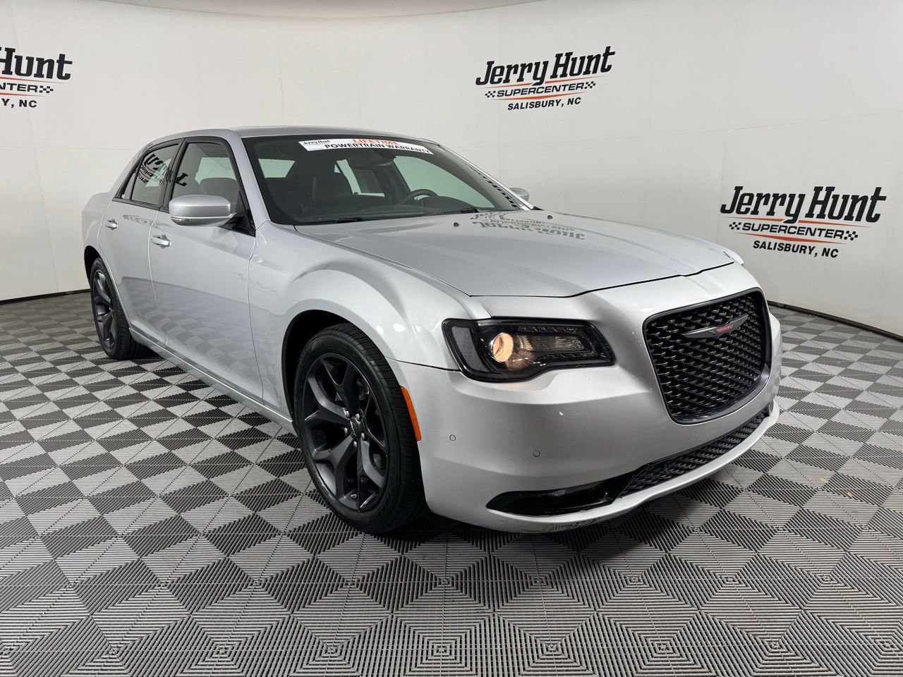 Used 2023 Chrysler 300 S RWD image 5