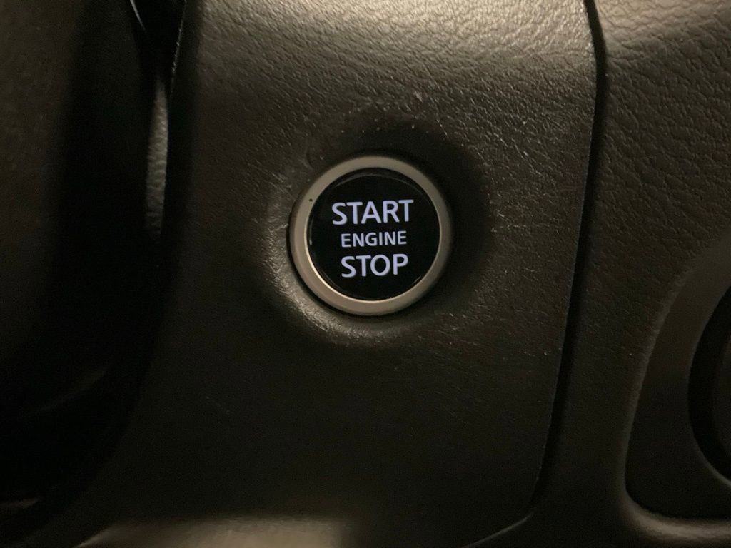 Used 2024 Nissan Frontier SV image 15