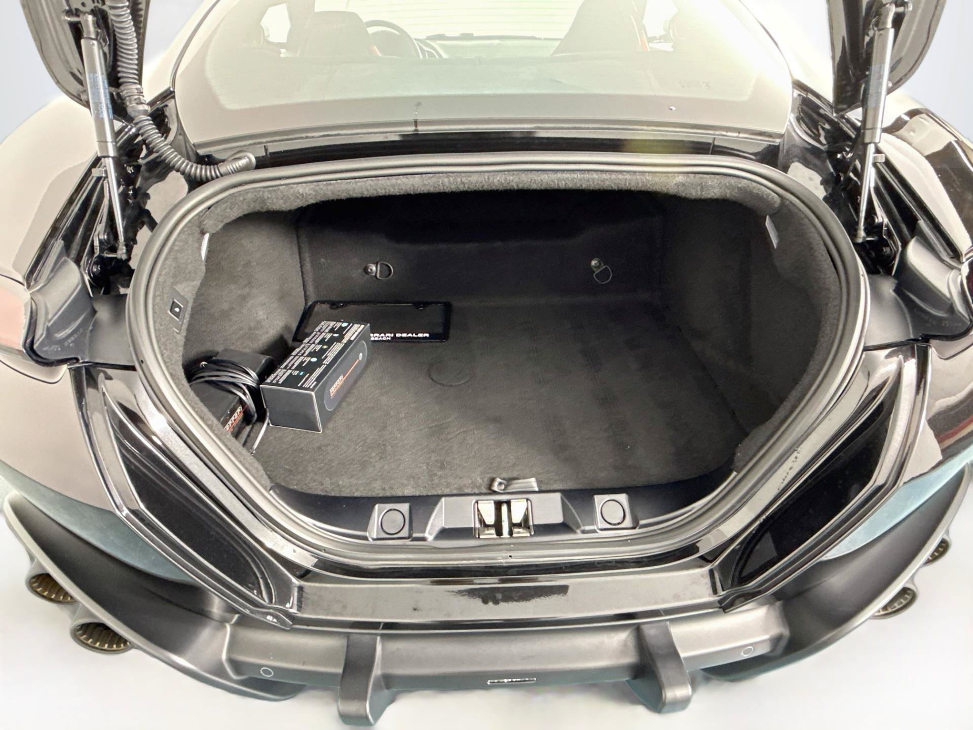 Used 2022 Ferrari Roma RWD image 27