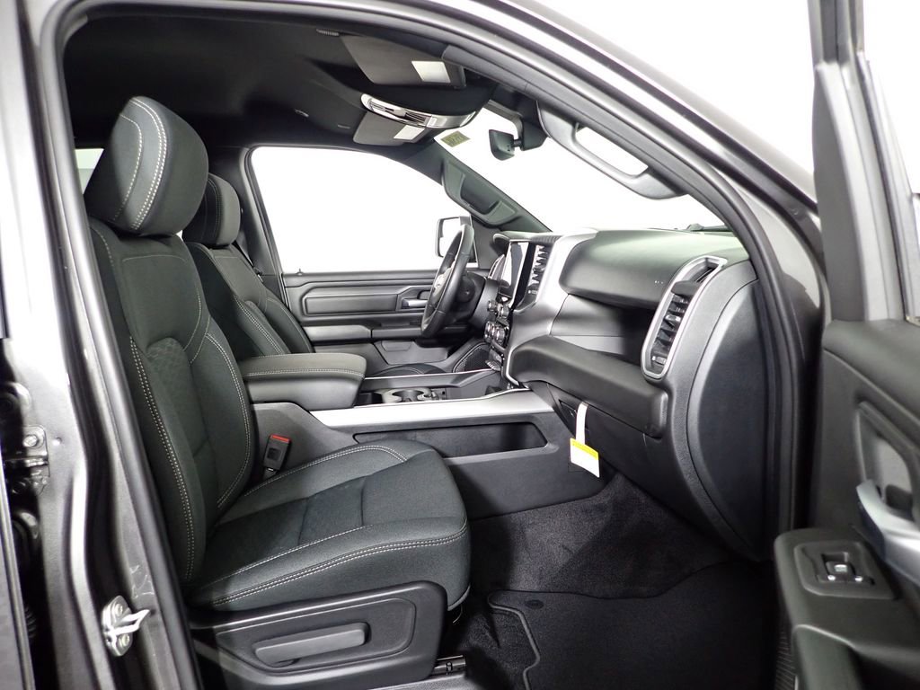 New 2026 RAM 1500 Express AWD/4WD image 39