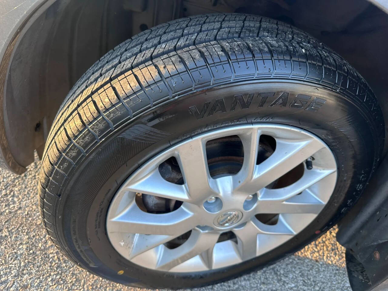 Used 2016 Nissan Versa SV w/ SV Appearance Package FWD image 17