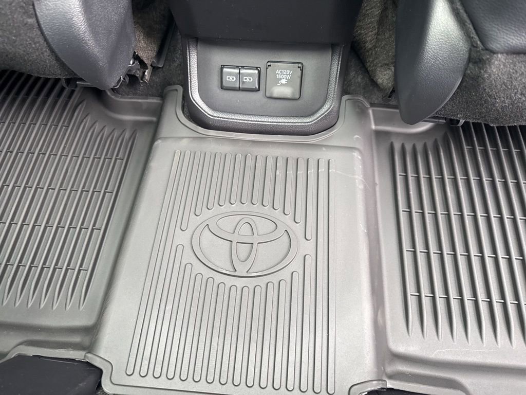 New 2026 Toyota Highlander Platinum image 11