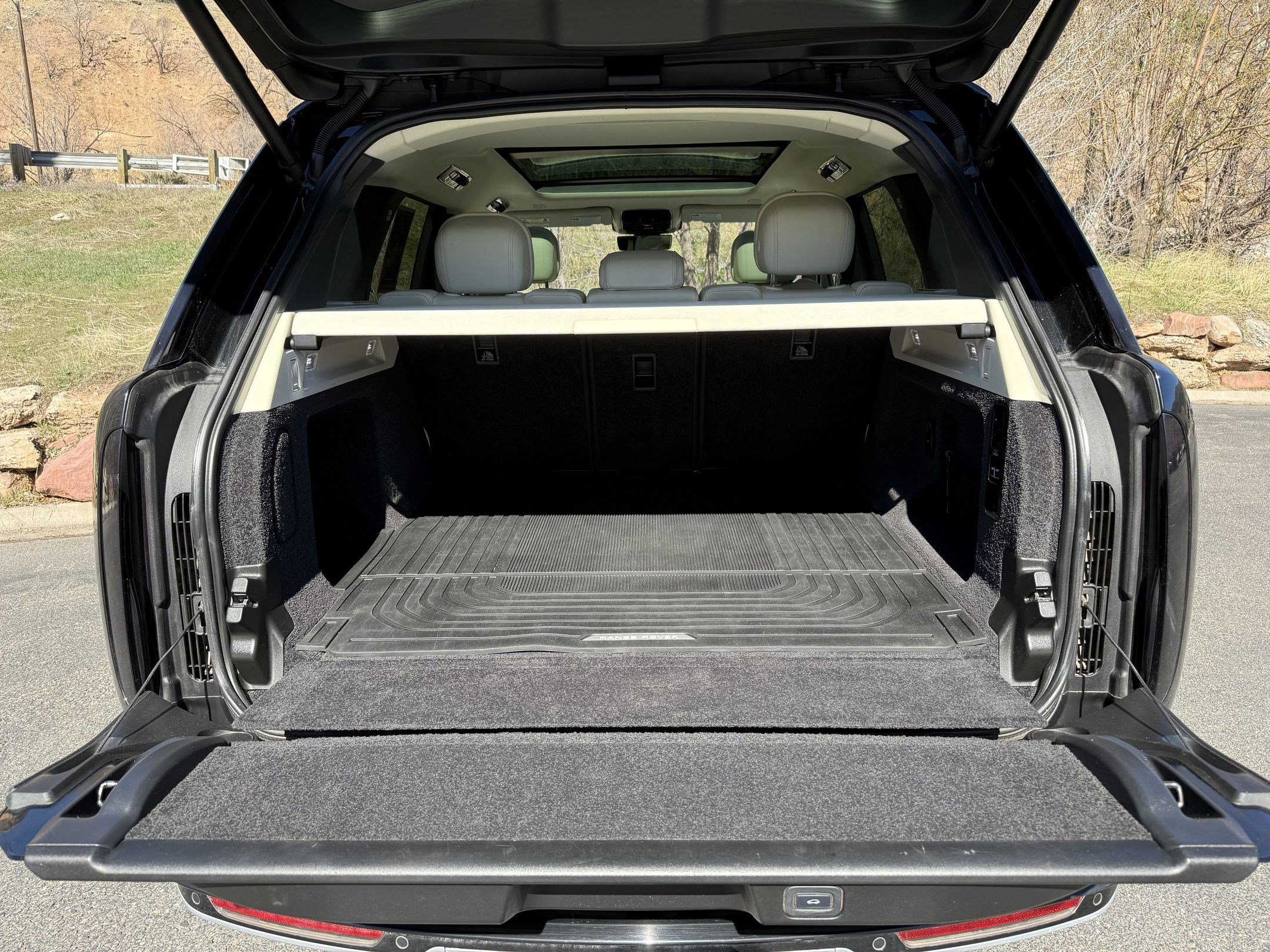 Certified 2023 Land Rover Range Rover SE image 33