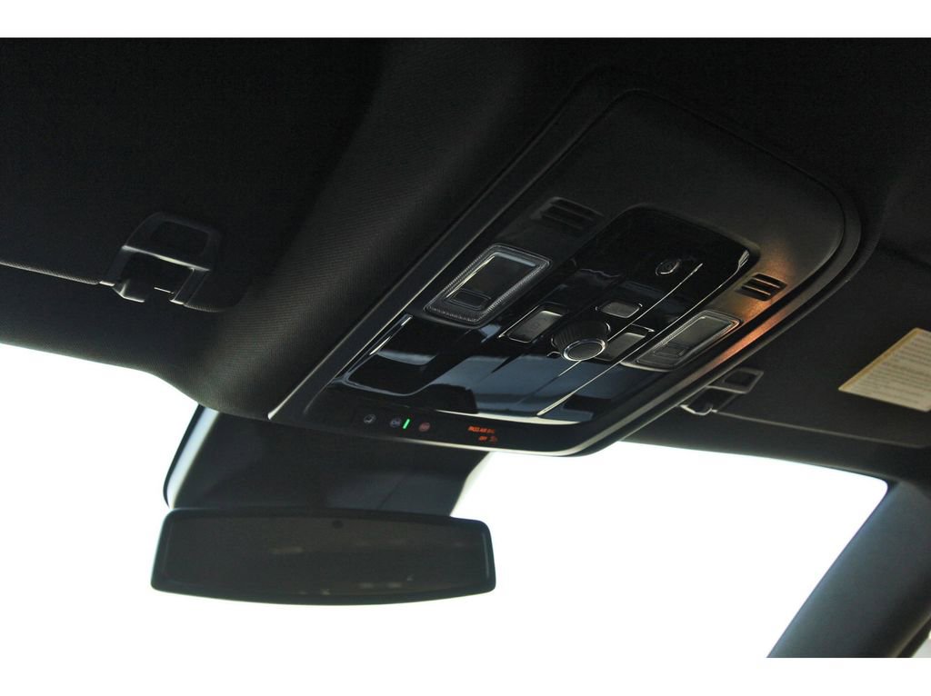 Used 2025 Cadillac Escalade Luxury image 11