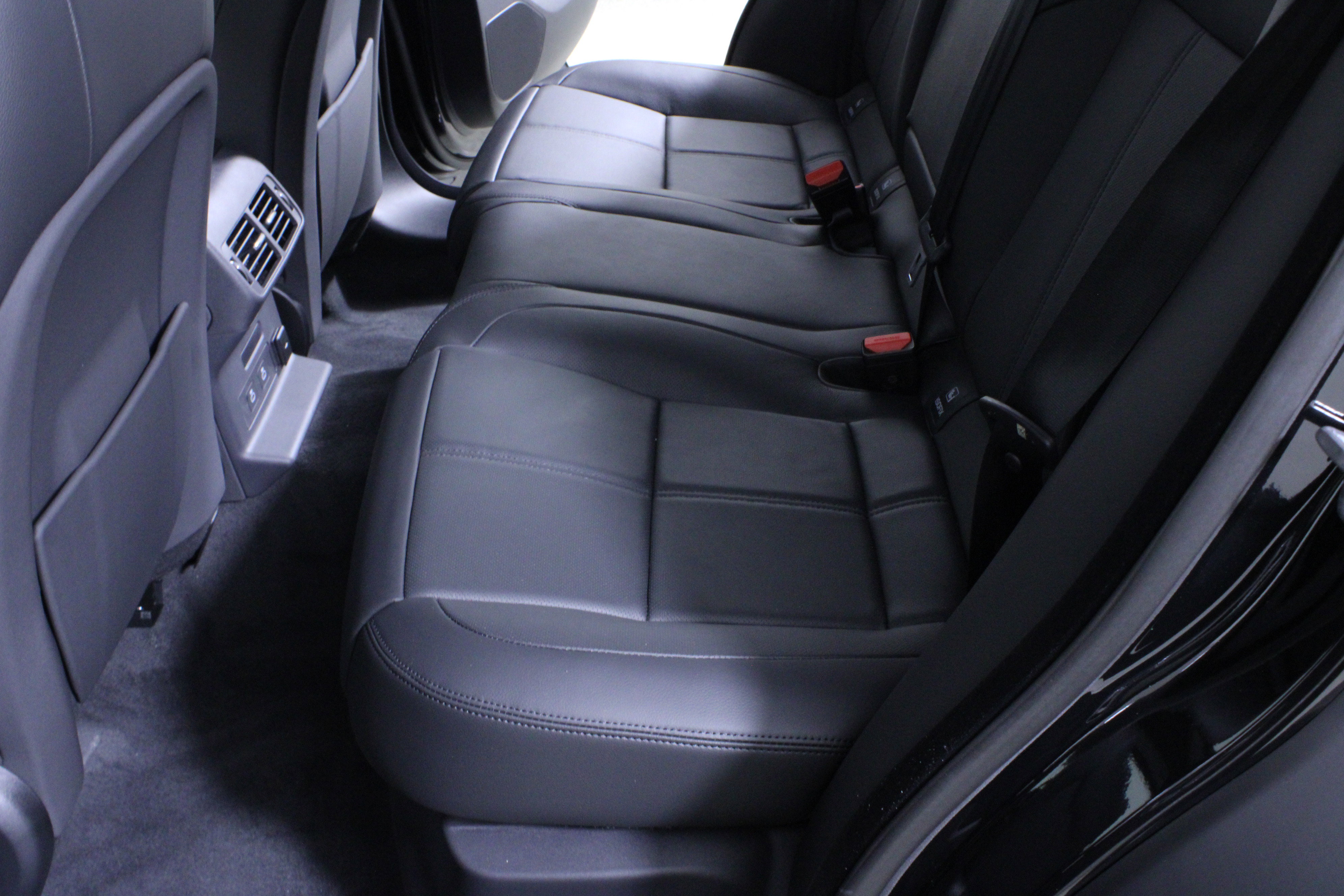 New 2026 Land Rover Range Rover Velar Dynamic SE image 10