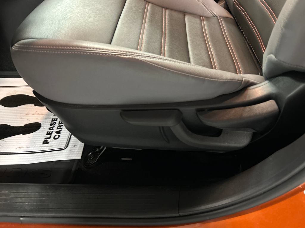 Used 2021 Nissan Kicks SR w/ SR Premium Package FWD image 11