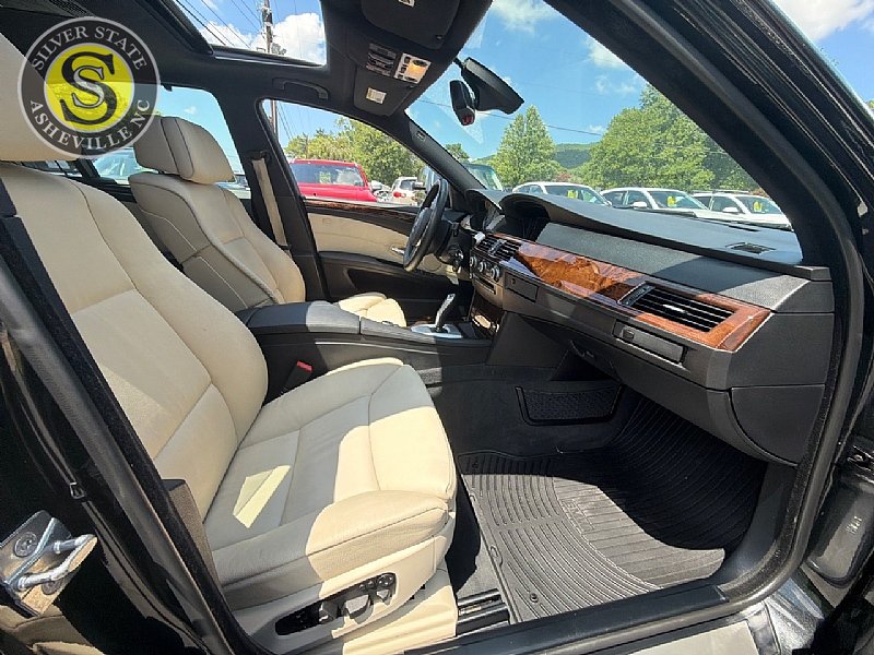 Used 2010 BMW 528i Sedan w/ Sport Pkg RWD image 15