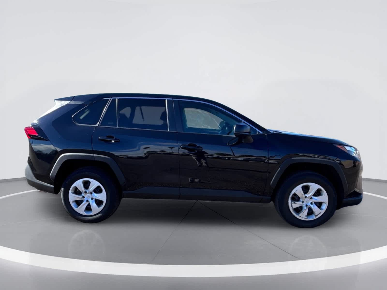 Used 2025 Toyota RAV4 LE AWD/4WD image 10