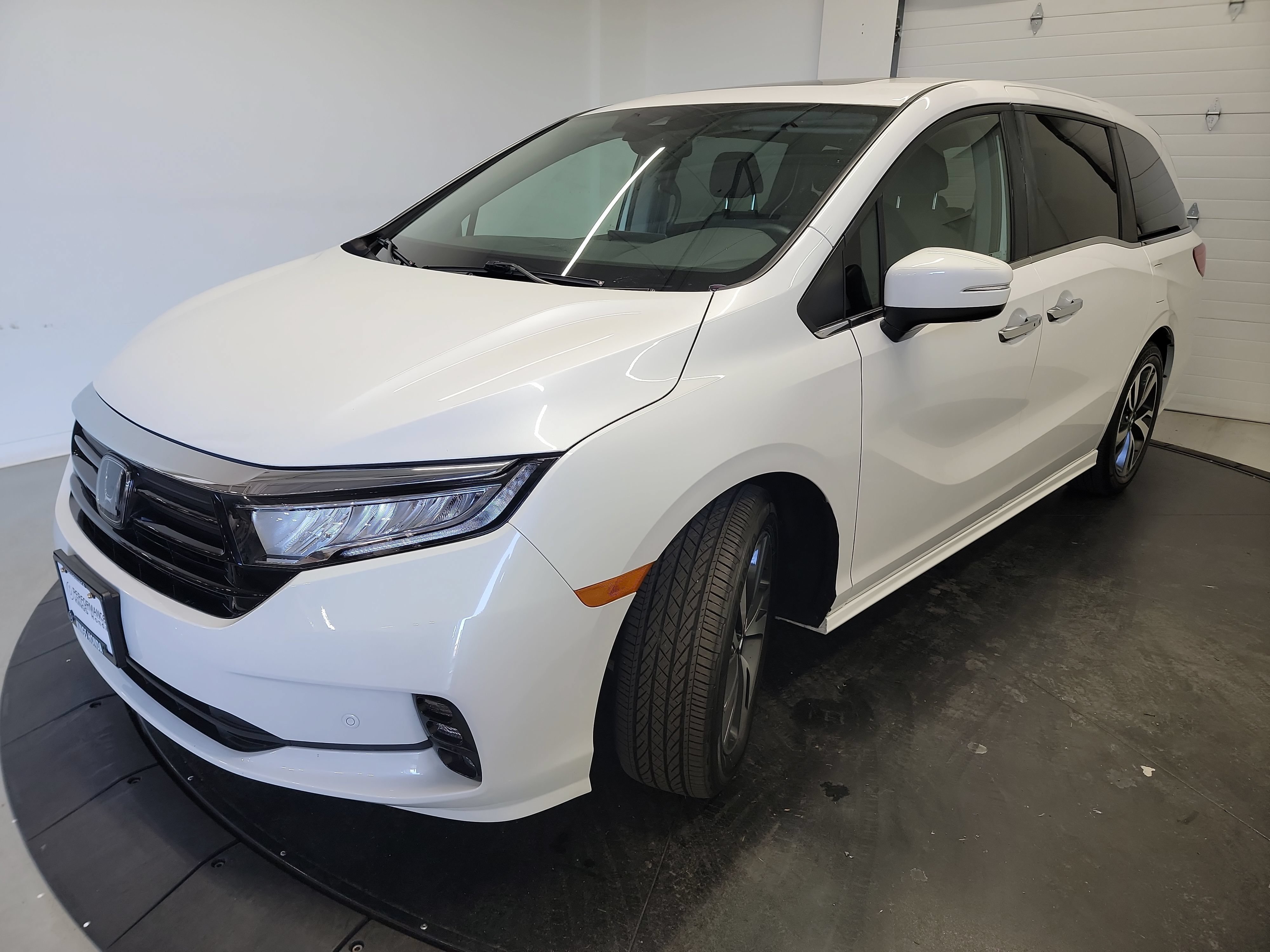 Certified 2023 Honda Odyssey Touring image 3