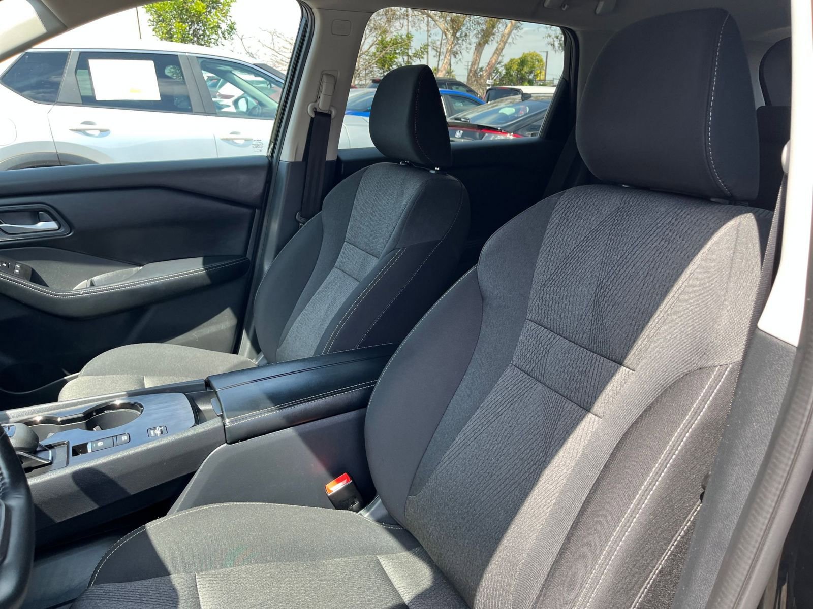 Used 2025 Nissan Rogue SV FWD image 38
