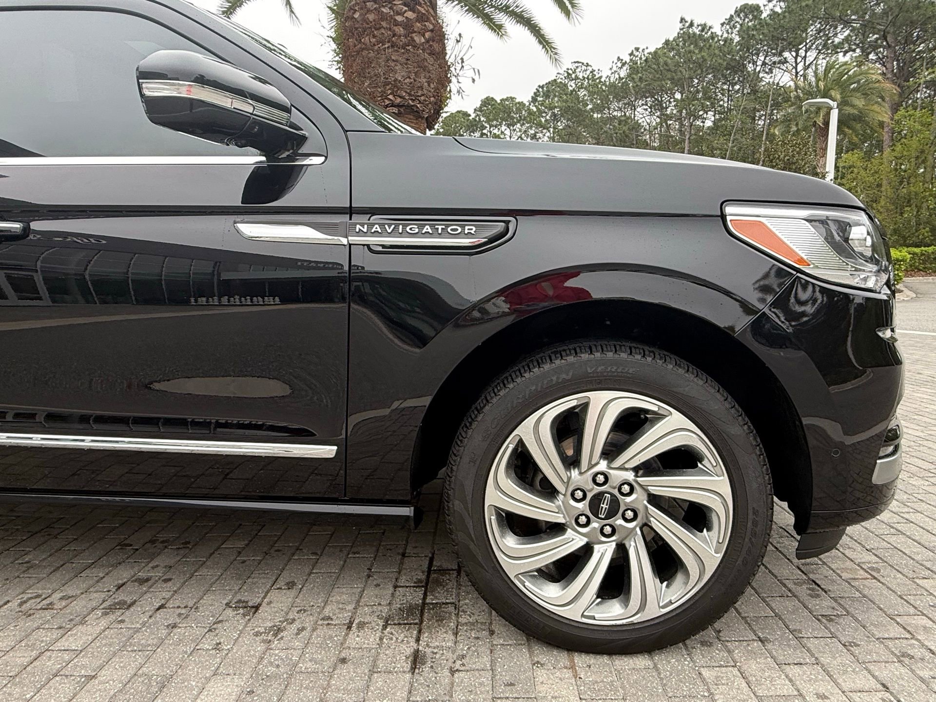 Used 2024 Lincoln Navigator Reserve image 6