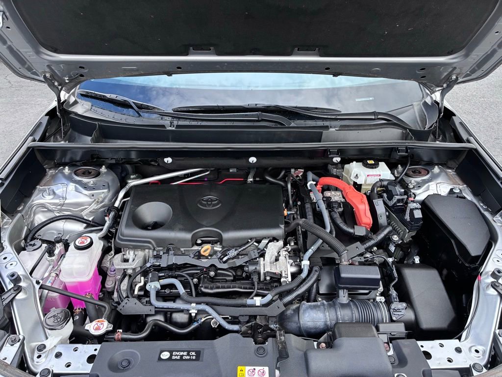 Used 2021 Toyota RAV4 LE AWD/4WD image 9