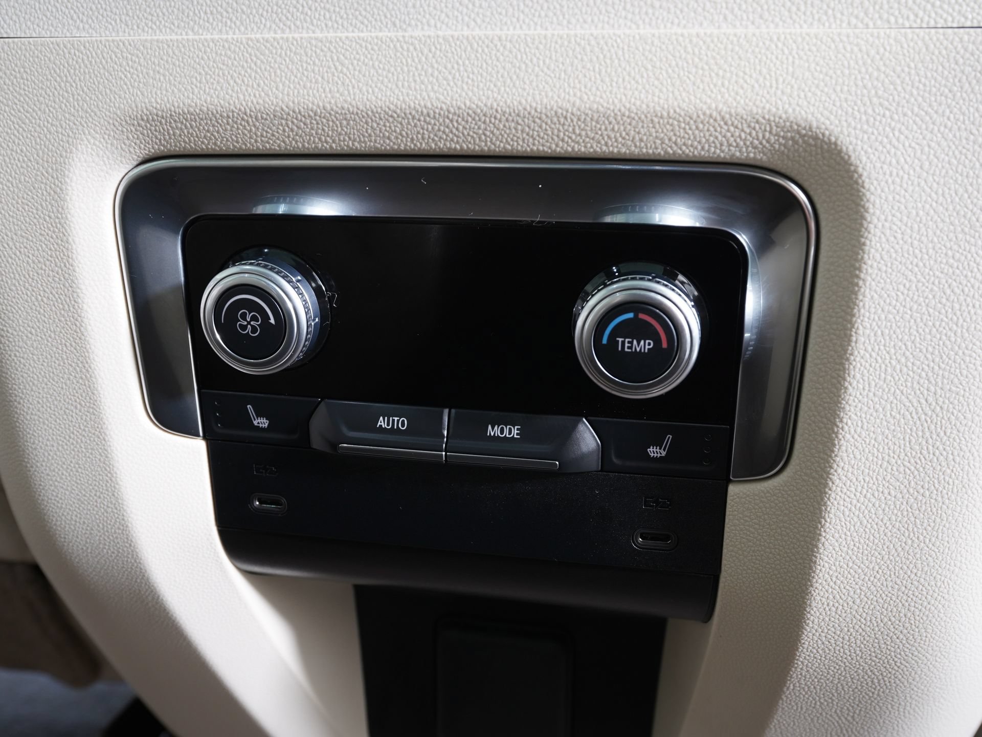 Used 2026 GMC Yukon Denali w/ Sun & Power Step Package AWD/4WD image 11