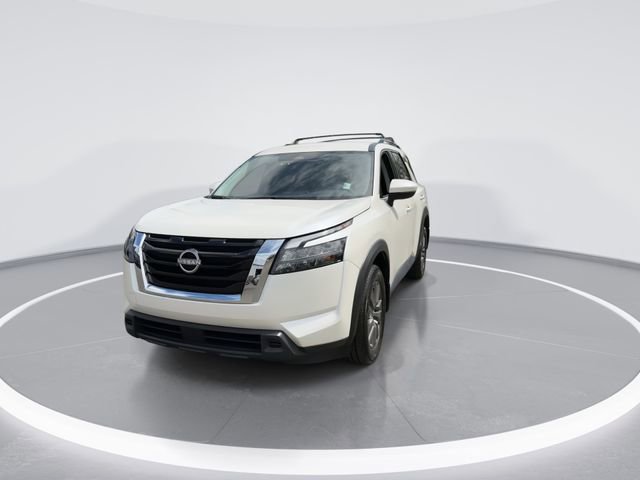 Used 2024 Nissan Pathfinder SV image 3