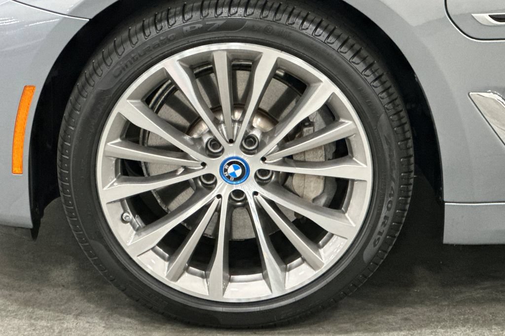 Used 2023 BMW 530e w/ Convenience Package RWD image 32