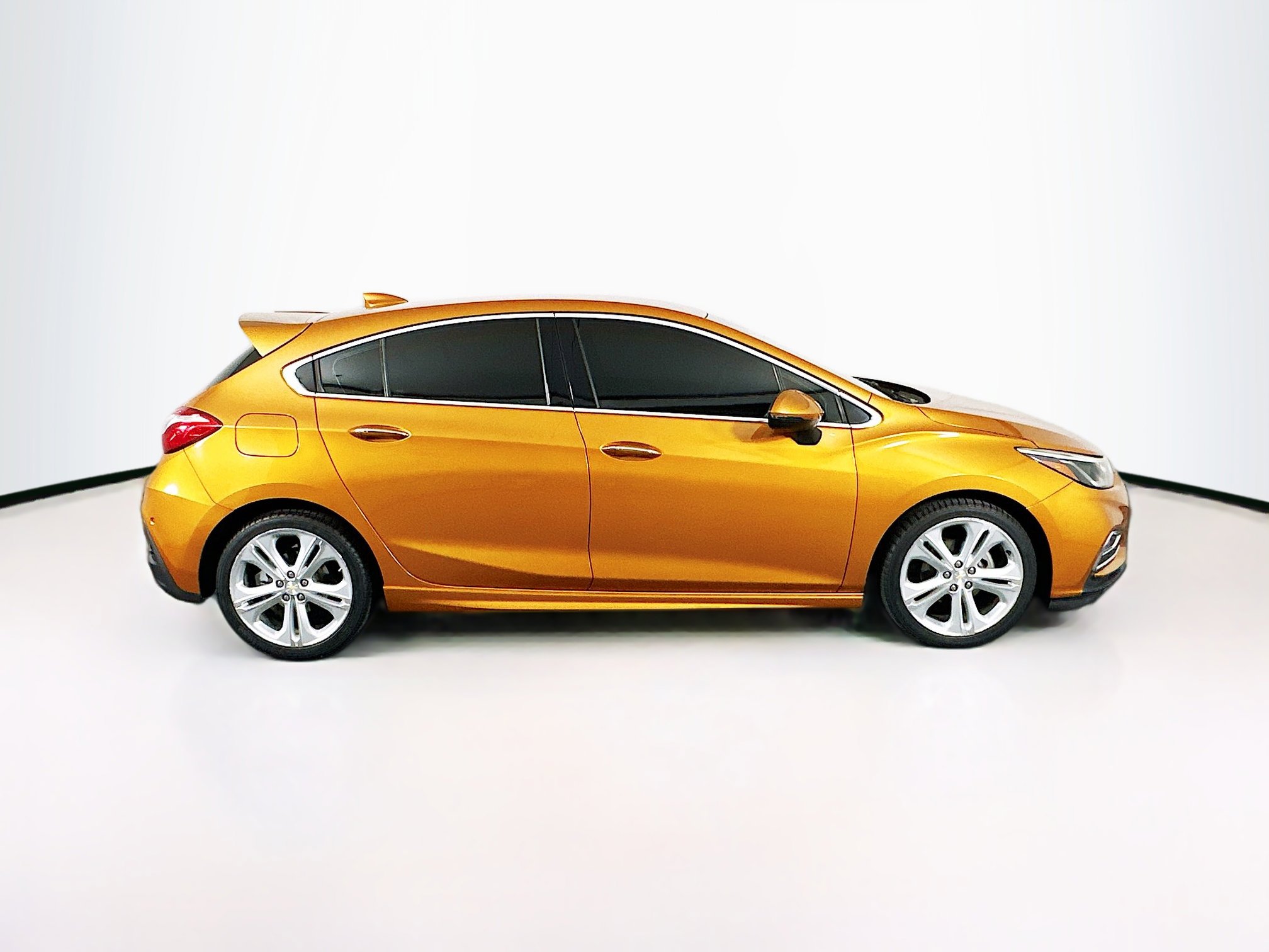 Used 2017 Chevrolet Cruze Premier w/ RS Package FWD image 10