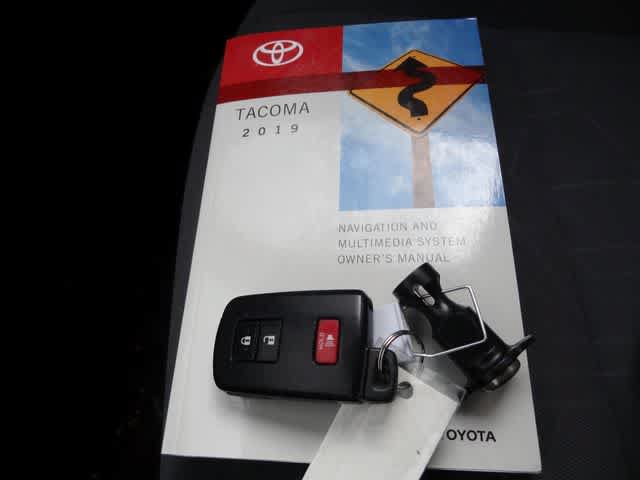 Used 2019 Toyota Tacoma TRD Off-Road w/ Technology Package AWD/4WD image 32