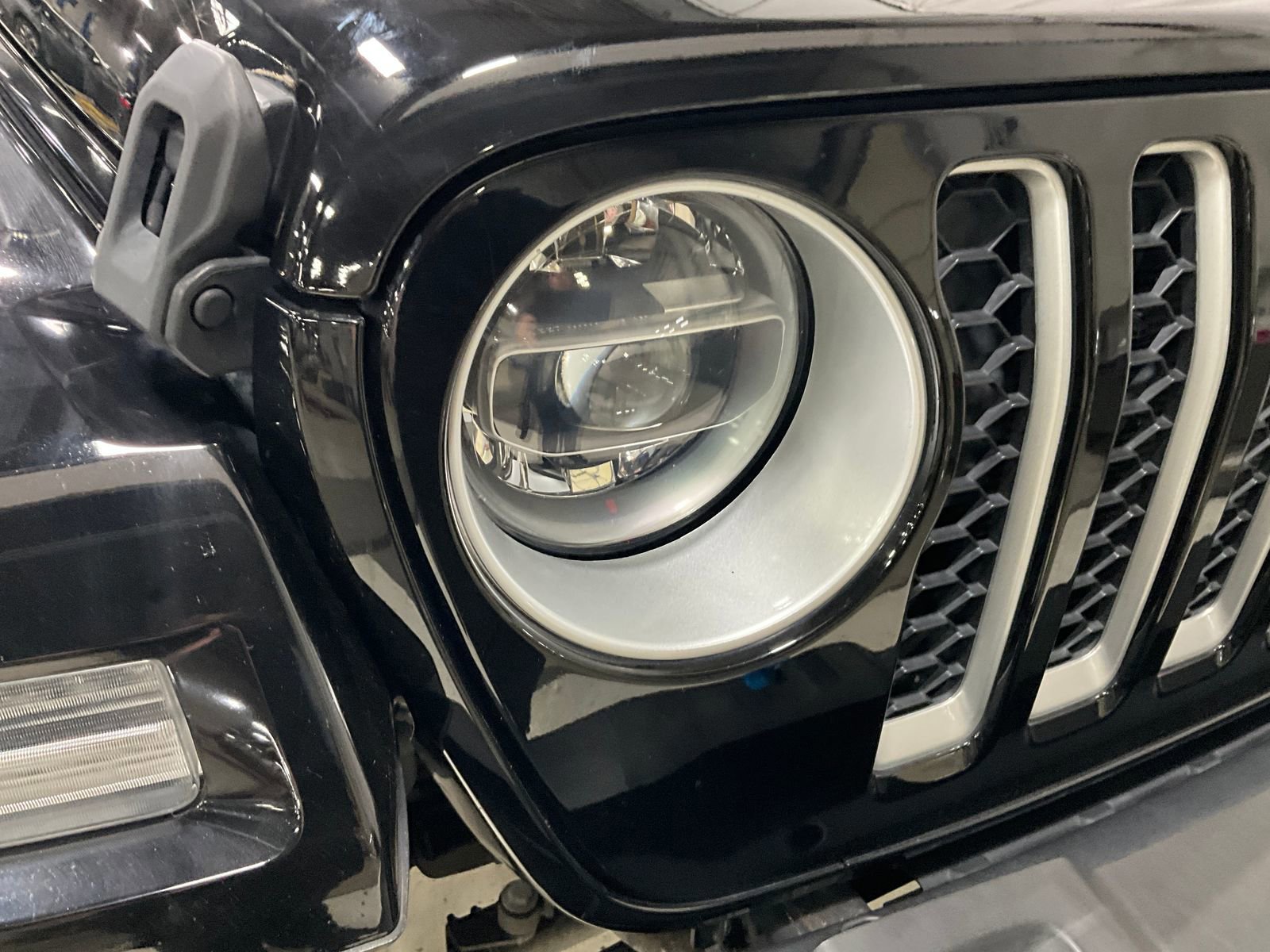 Used 2022 Jeep Wrangler Unlimited Sahara w/ Cold Weather Group AWD/4WD image 26