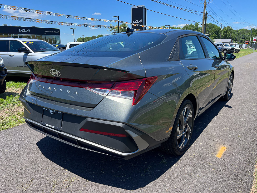 Used 2025 Hyundai Elantra Sport FWD image 5