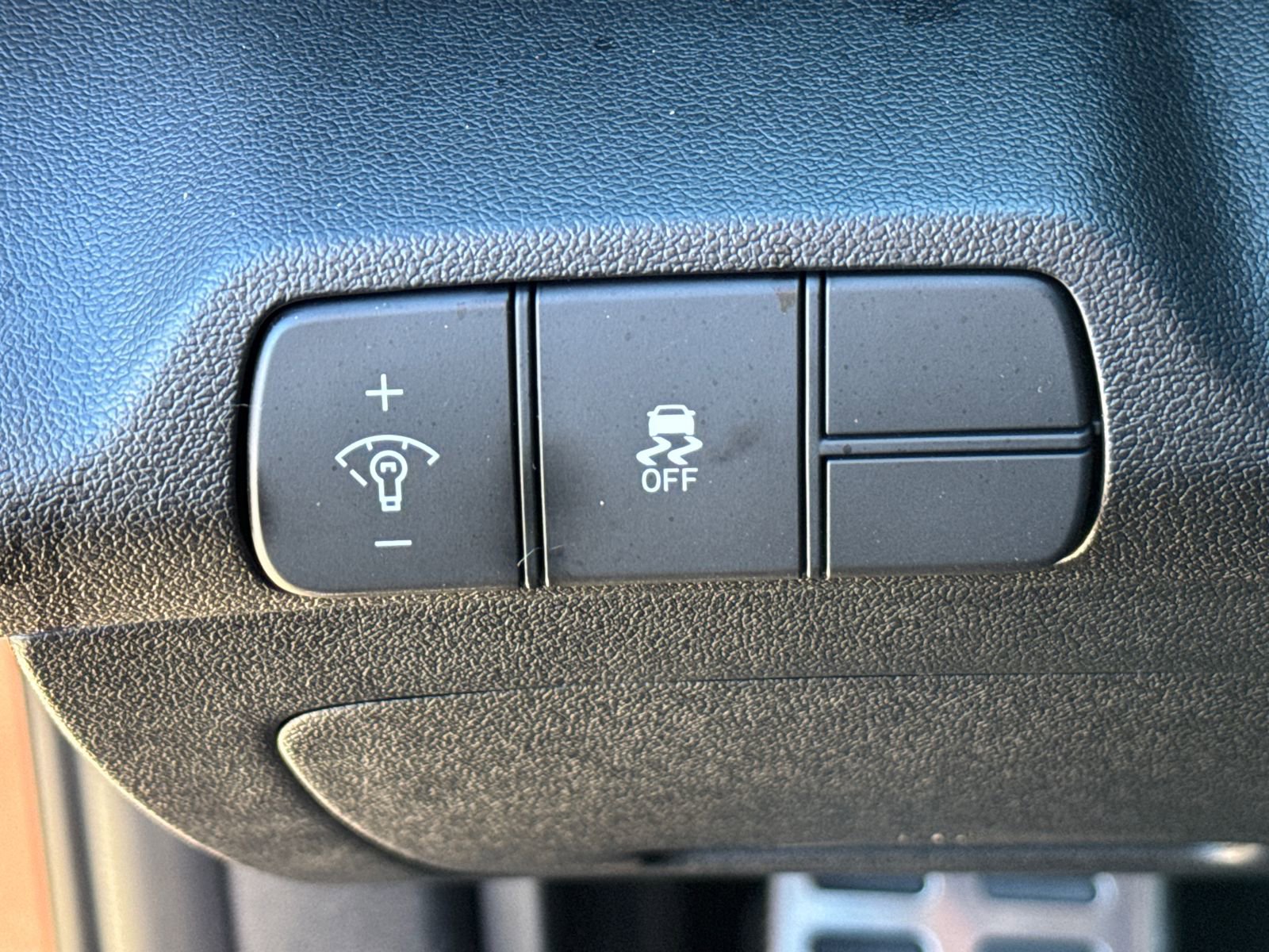 Used 2025 Hyundai Elantra Sport FWD image 35