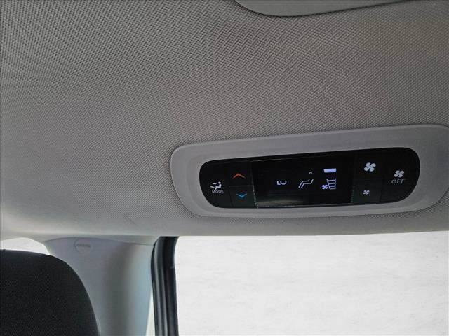 Used 2020 Chrysler Voyager LX w/ Cold Weather Group FWD image 17