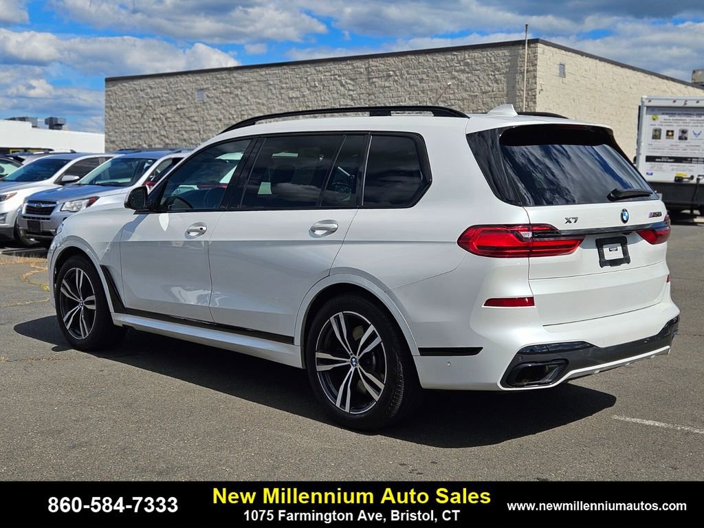 Used 2021 BMW X7 M50i image 2