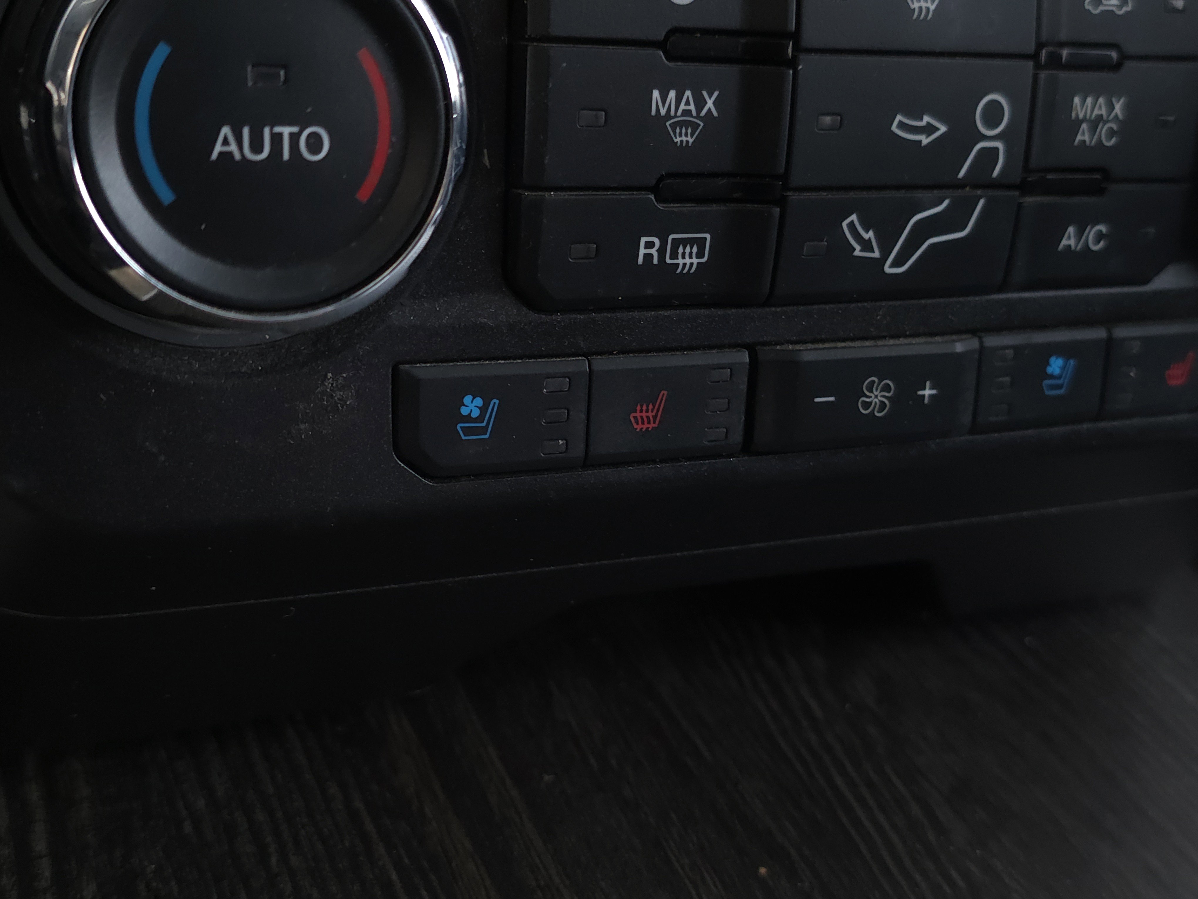 Used 2021 Ford F250 Lariat w/ Tremor Off-Road Package image 23