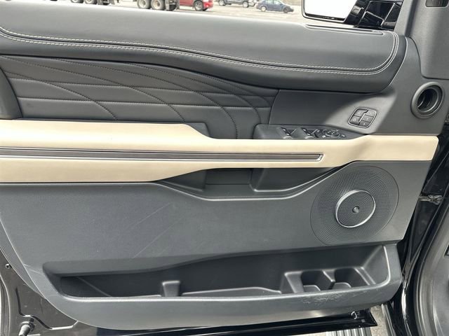 Used 2023 Ford Expedition Platinum image 23