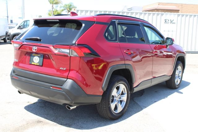 Used 2022 Toyota RAV4 XLE FWD image 4