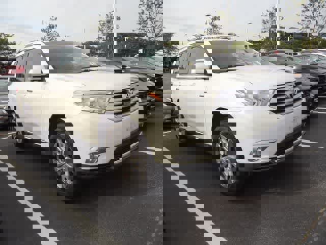 Used 2012 Toyota Highlander Limited w/ Tow Pkg image 3