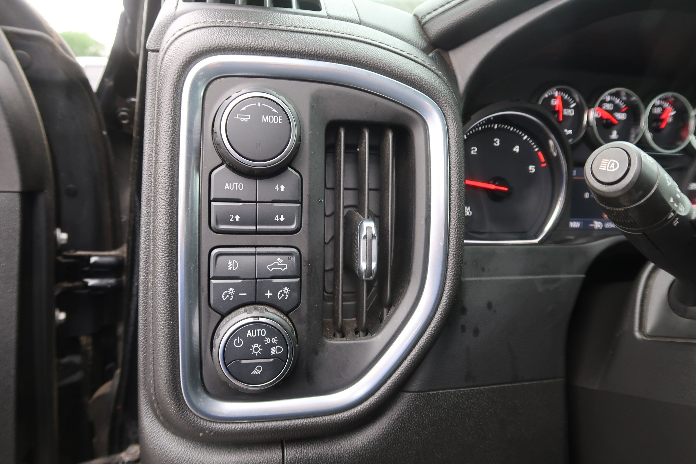 Used 2021 Chevrolet Silverado 2500 LTZ w/ LTZ Plus Package AWD/4WD image 23