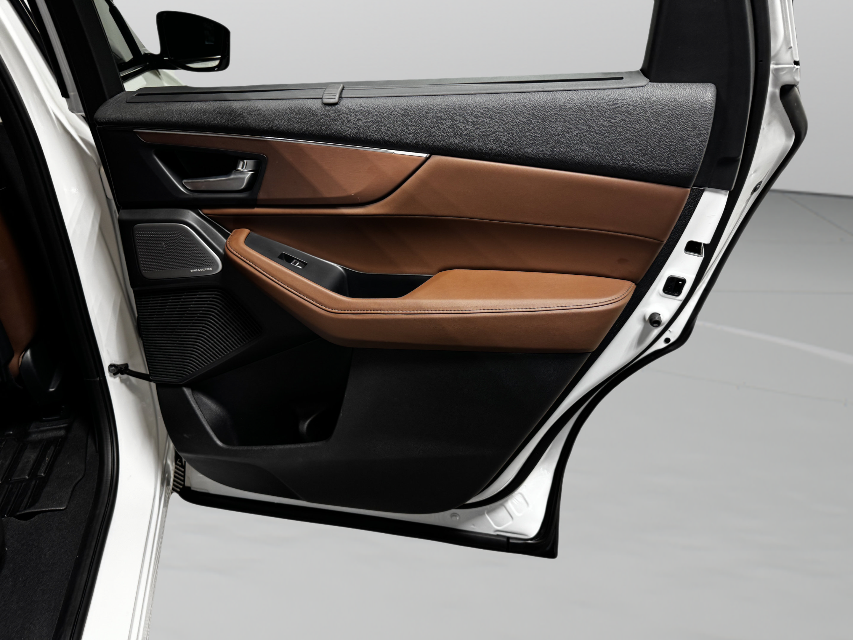 Certified 2025 Acura MDX w/ Technology Package FWD image 16