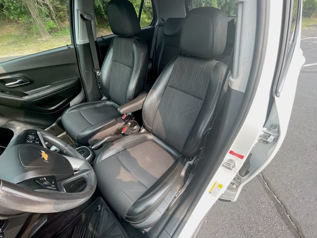 Used 2020 Chevrolet Trax LT w/ LT Convenience Package FWD image 19