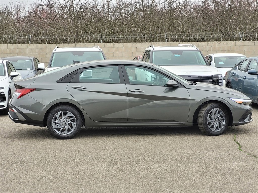 New 2026 Hyundai Elantra Blue image 3