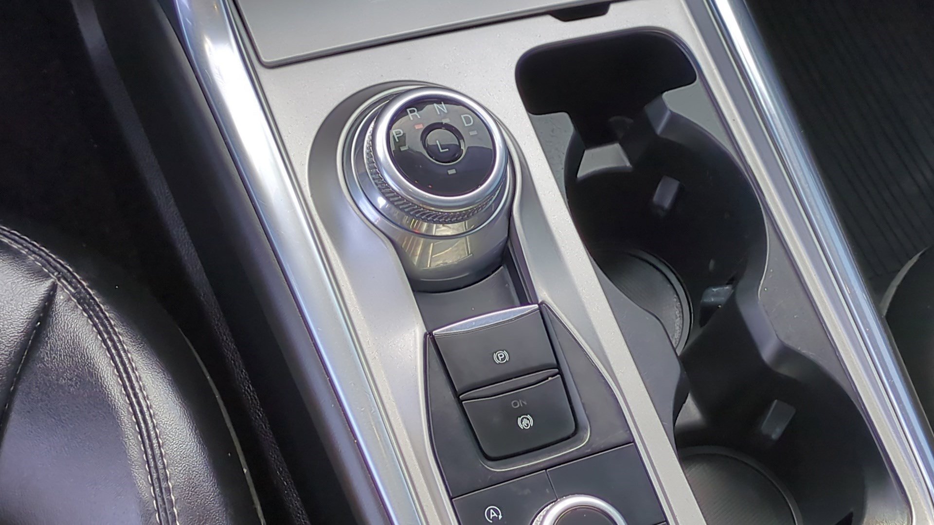 Used 2021 Ford Explorer XLT w/ Equipment Group 202A image 25