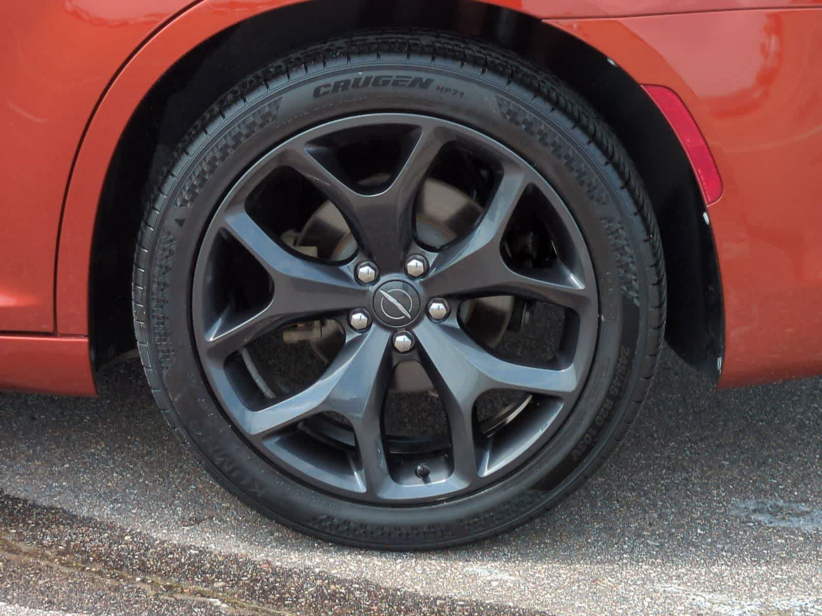 Used 2020 Chrysler 300 Touring w/ Sport Appearance Package RWD image 12
