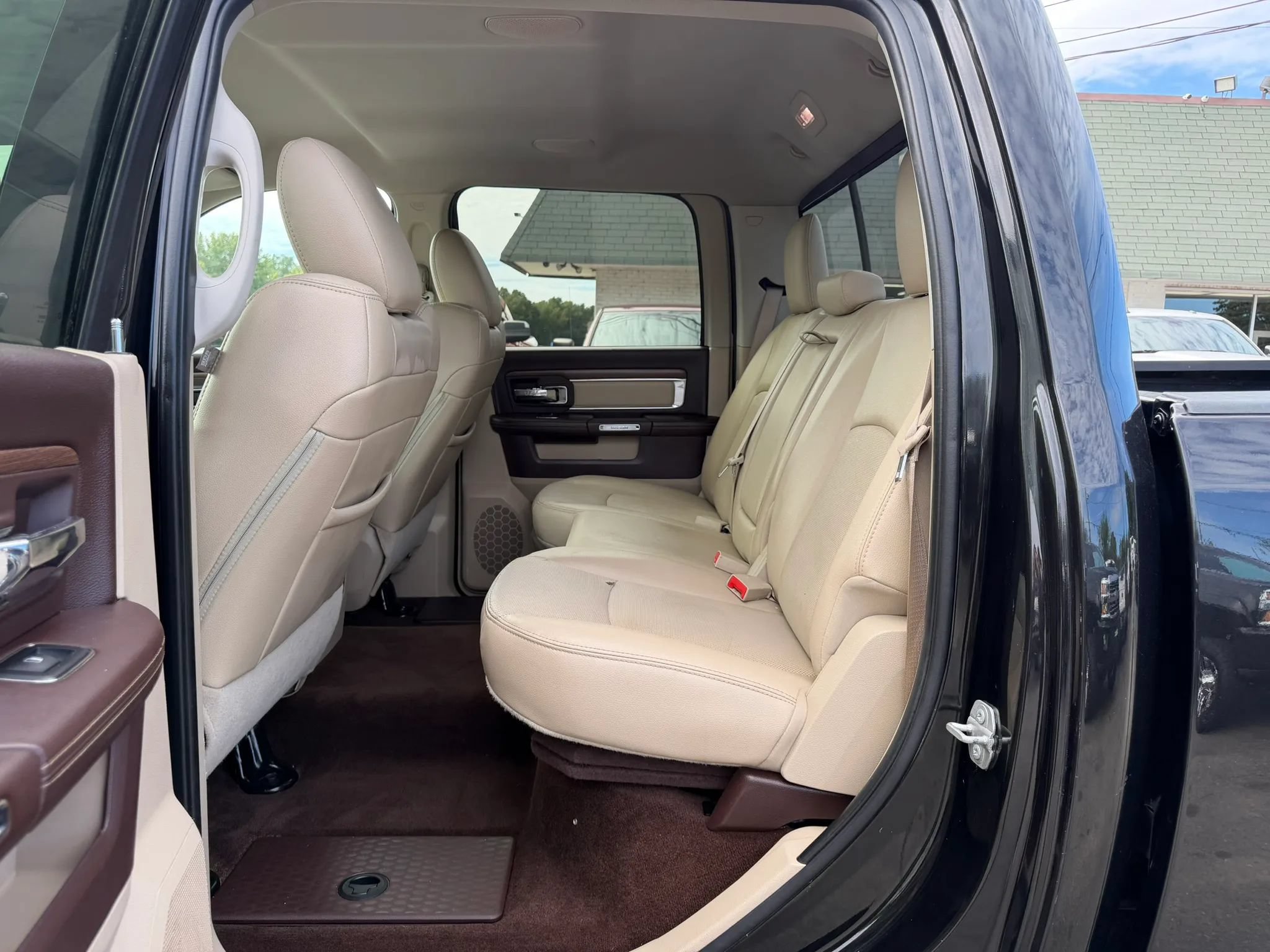 Used 2016 RAM 2500 Laramie RWD image 17