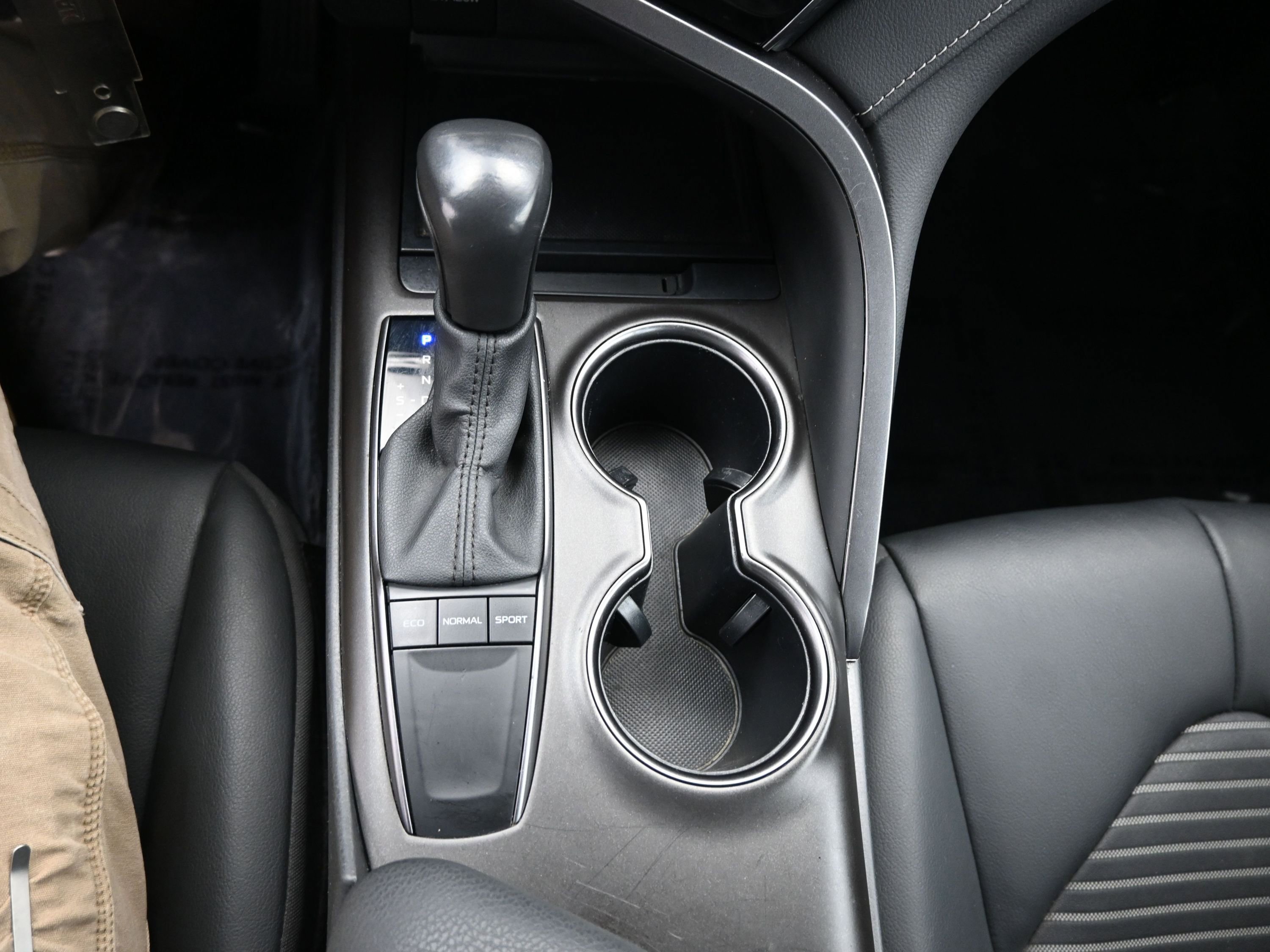 Used 2024 Toyota Camry SE image 20