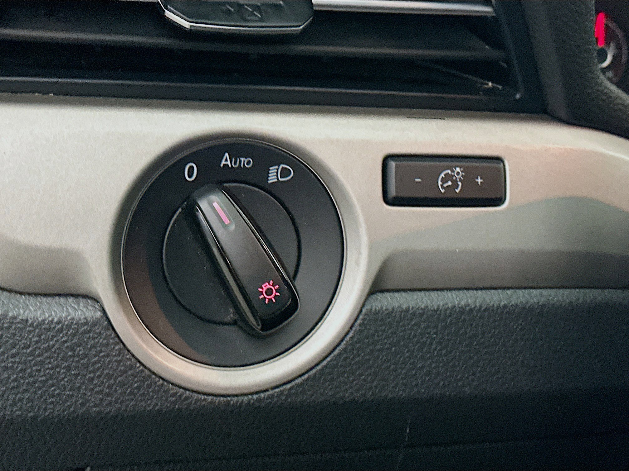 Used 2021 Volkswagen Passat 2.0T SE image 16