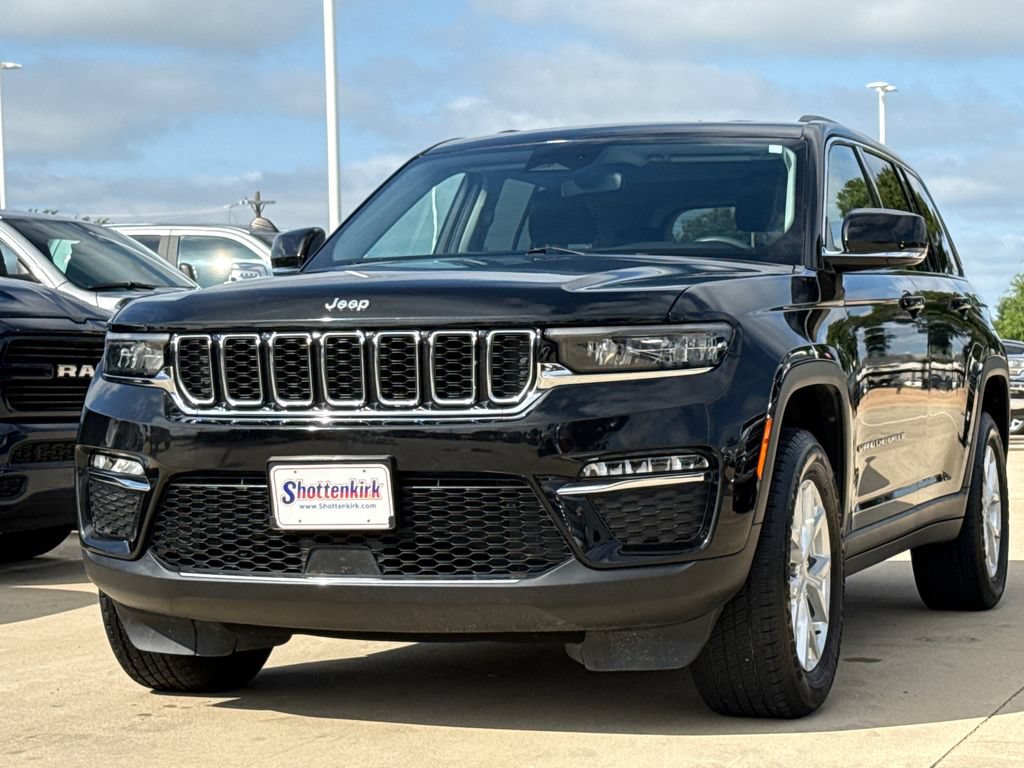 Used 2023 Jeep Grand Cherokee Limited AWD/4WD image 3