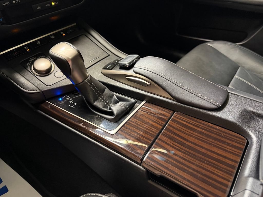 Used 2016 Lexus ES 350 w/ Luxury Package w/Wood Trim FWD image 28