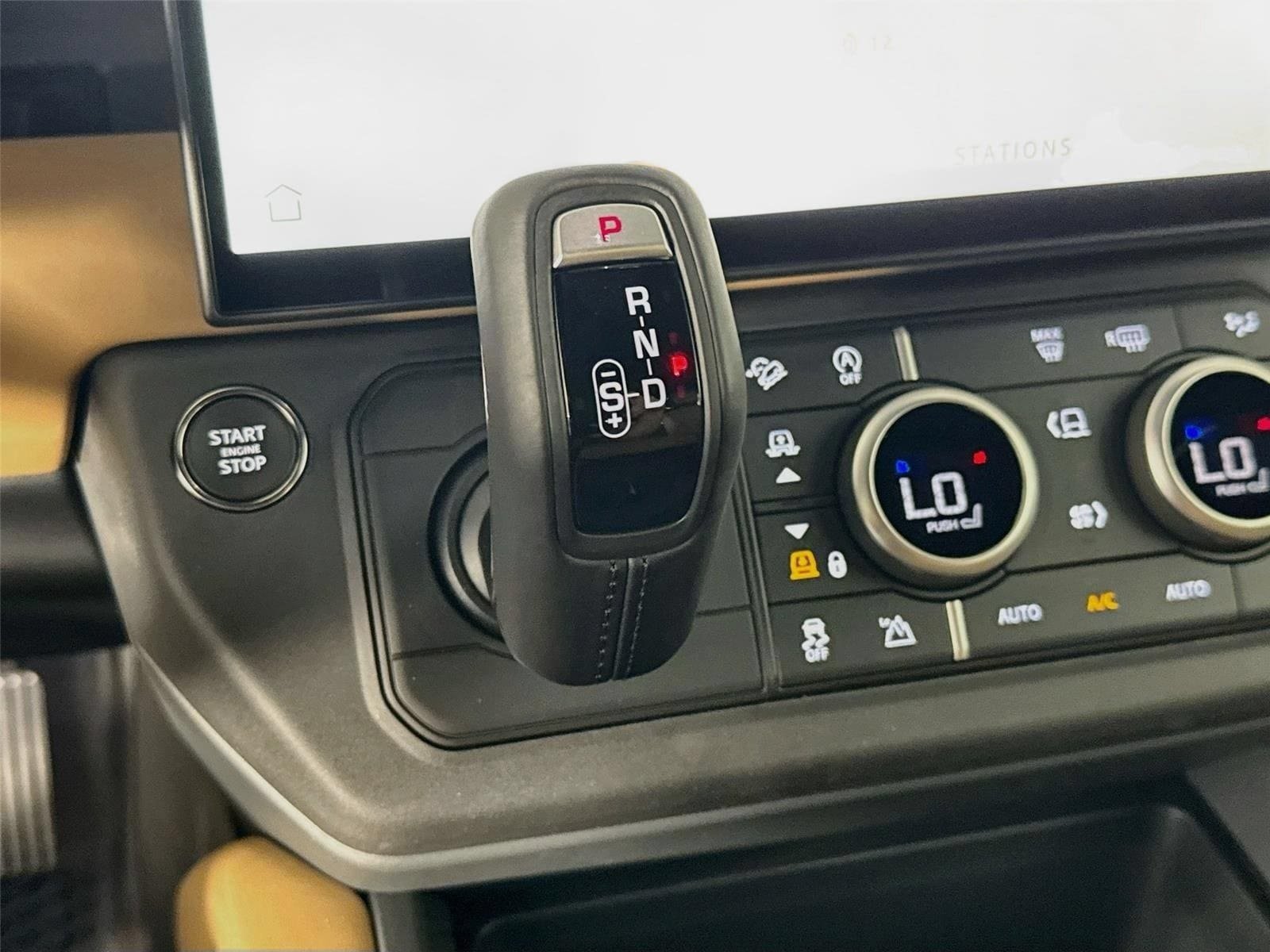 New 2026 Land Rover Defender 110 X-Dynamic SE AWD/4WD image 19