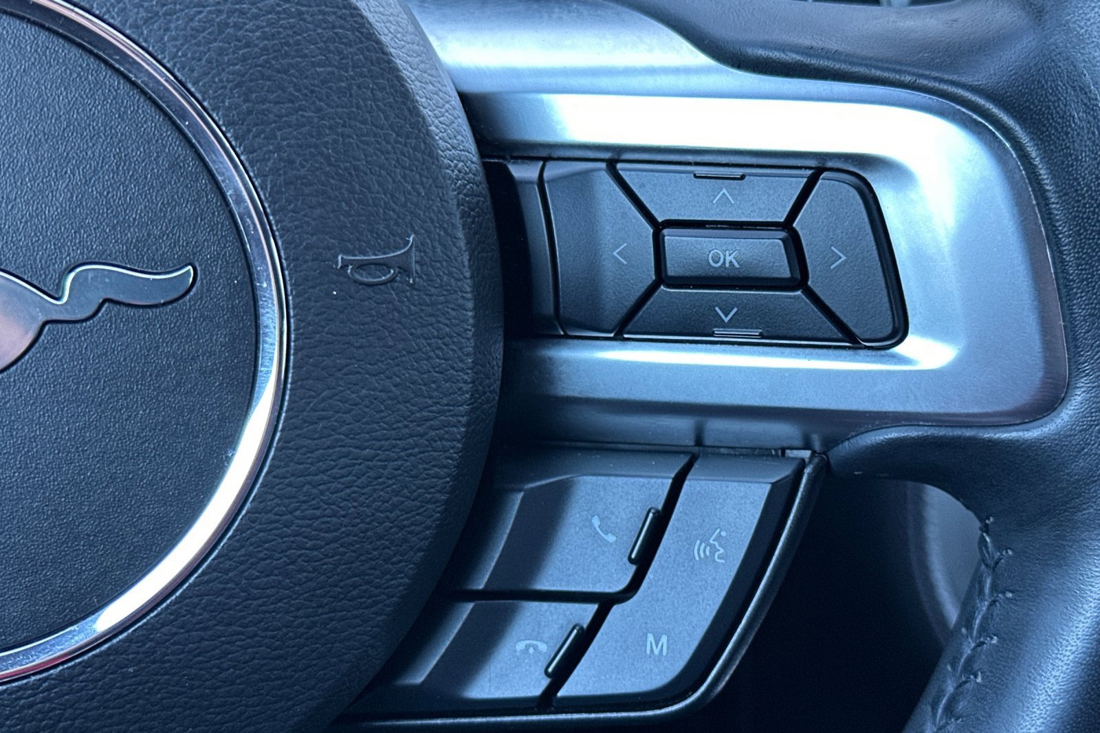 Used 2018 Ford Mustang EcoBoost image 25