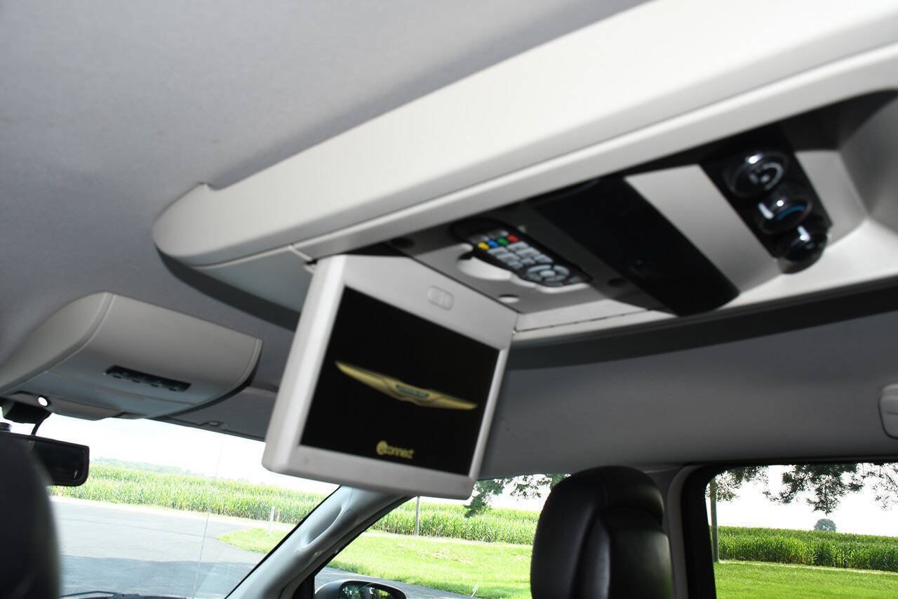 Used 2015 Chrysler Town & Country Touring-L w/ Driver Convenience Group FWD image 17