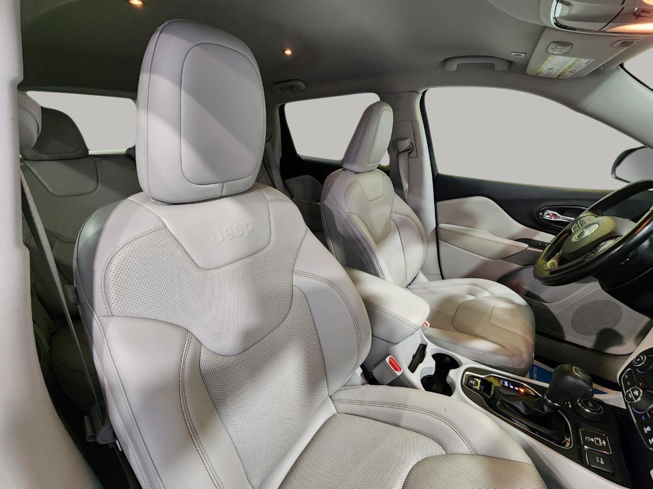 Used 2019 Jeep Cherokee Limited AWD/4WD image 25