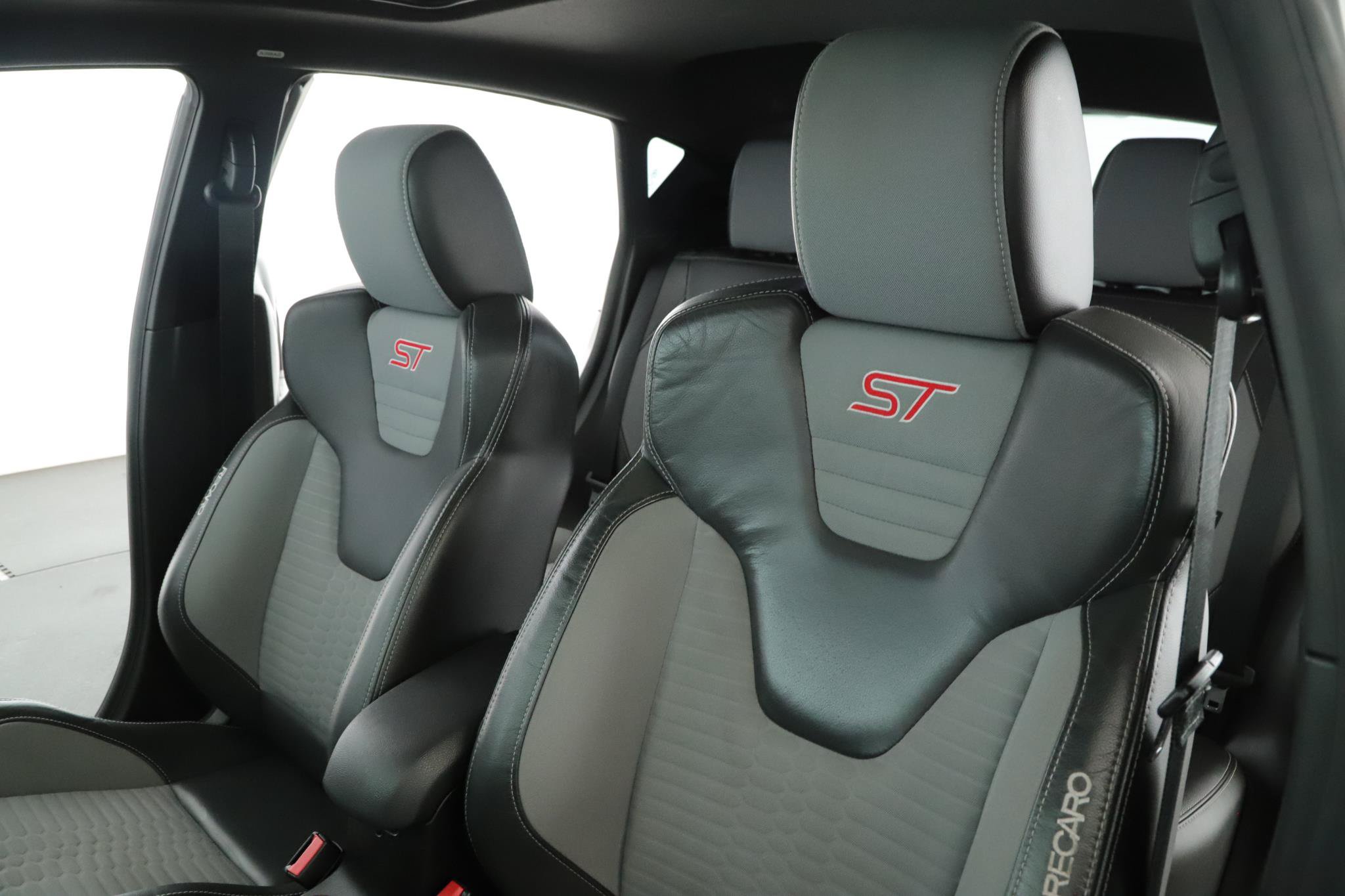 Used 2016 Ford Fiesta ST w/ ST Recaro Package FWD image 4