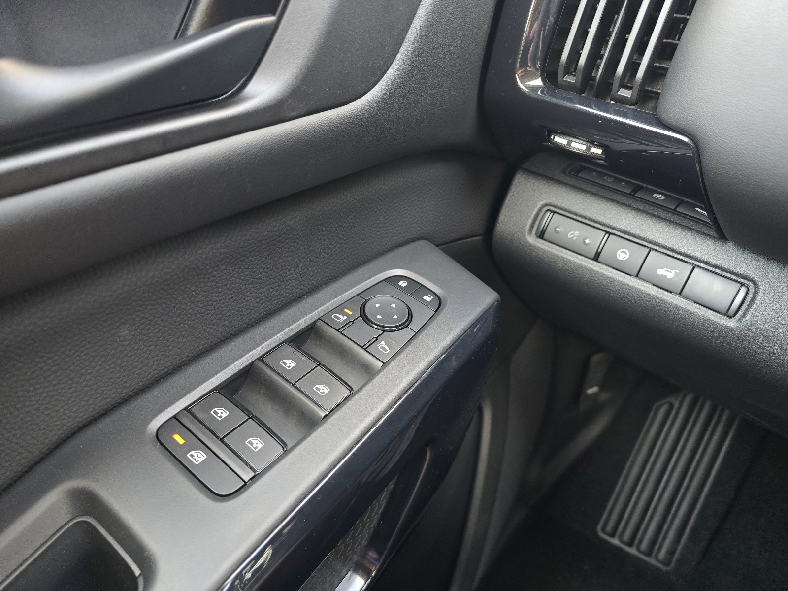 New 2026 Nissan Pathfinder SV image 22