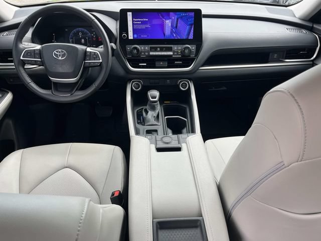 Used 2024 Toyota Grand Highlander AWD image 12